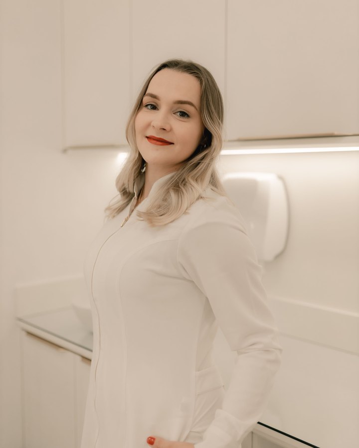 Dr. Griselda Hoxha, Implantologist & oral surgeon